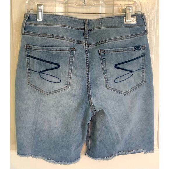 Seven7 Light Wash Sunset Bermuda Shorts Mid Rise Women's Jean Shorts - 8 - Picture 9 of 9